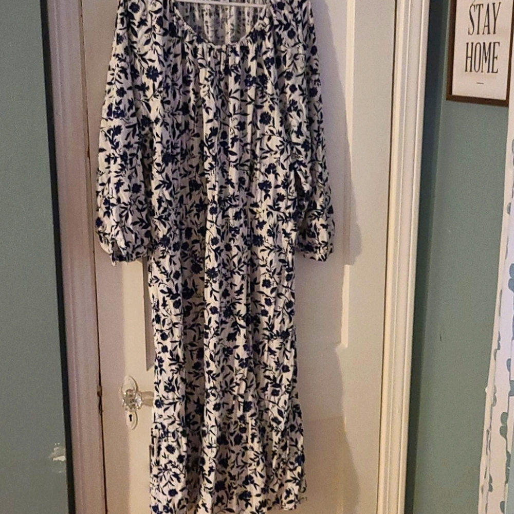Long sleeve printed dress